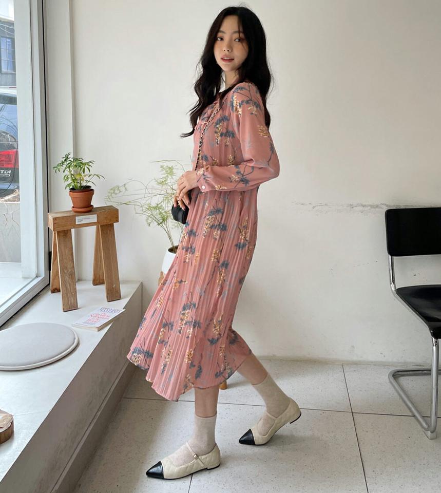 リボンプリーツフラワーワンピース・全3色・b65956 レディース 【ops】韓国ファッション ワンピース ロングワンピース 長袖 Vネック リボン プリーツ 花柄 フローラル フラワー ロング丈 シンプル 体型カバー フェミニン カジュアル 秋 冬