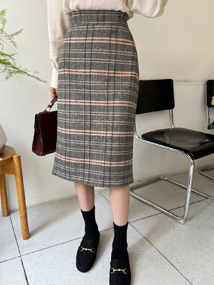 チェックバックスリットスカート・全2色・t65968 レディース 【sk】韓国ファッション ボトムス スカート ロング ロングスカート チェック バックスリット ストレート ロング丈 シンプル 大人 カジュアル フェミニン 体型カバー ガーリー 秋 冬