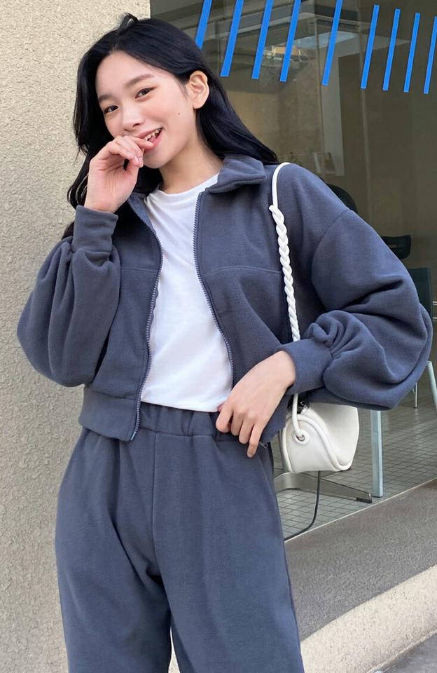 クロップドフリースジャンパー&2WAYフリースパンツSET・全4色・t01755 レディース 【jk】韓国ファッション アウター ジャンパー パンツ セットアップ 長袖 カラーネック ジップアップ フリース 無地 シンプル カジュアル 秋 冬 NIJU