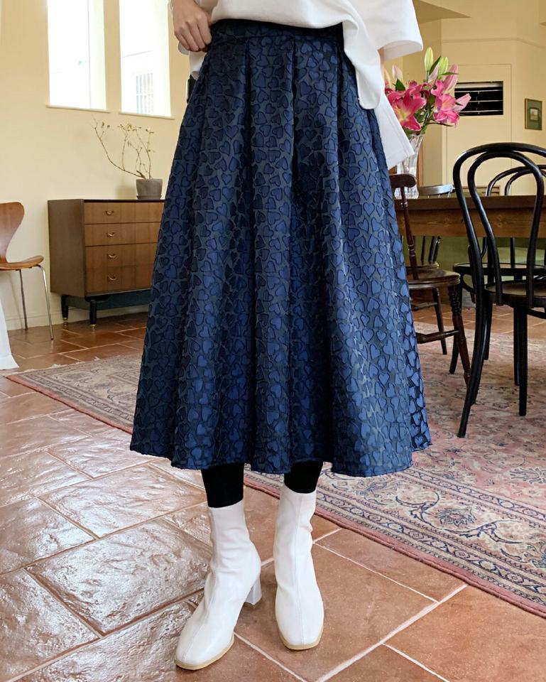 刺繍ハートフレアスカート・全3色・b66042 レディース 【sk】韓国ファッション ボトムス スカート ロング ロングスカート 刺繍 ハート柄 フレア Aライン ロング丈 シンプル 大人 カジュアル フェミニン 体型カバー 秋 冬