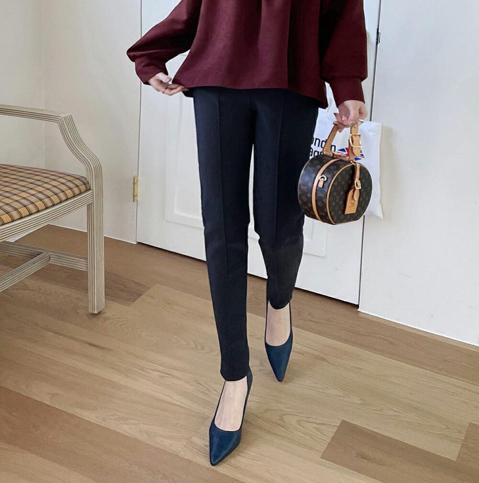 裏起毛ウエストゴムスリムパンツ・全2色・b71355 レディース 【pt】パンツ ズボン ロングパンツ ウエストゴム 裏起毛 単色 無地 シンプル ベーシック カジュアル ラフ テーパード センタ—プレス 冬 韓国ファッション ハイホリHIHOLLI