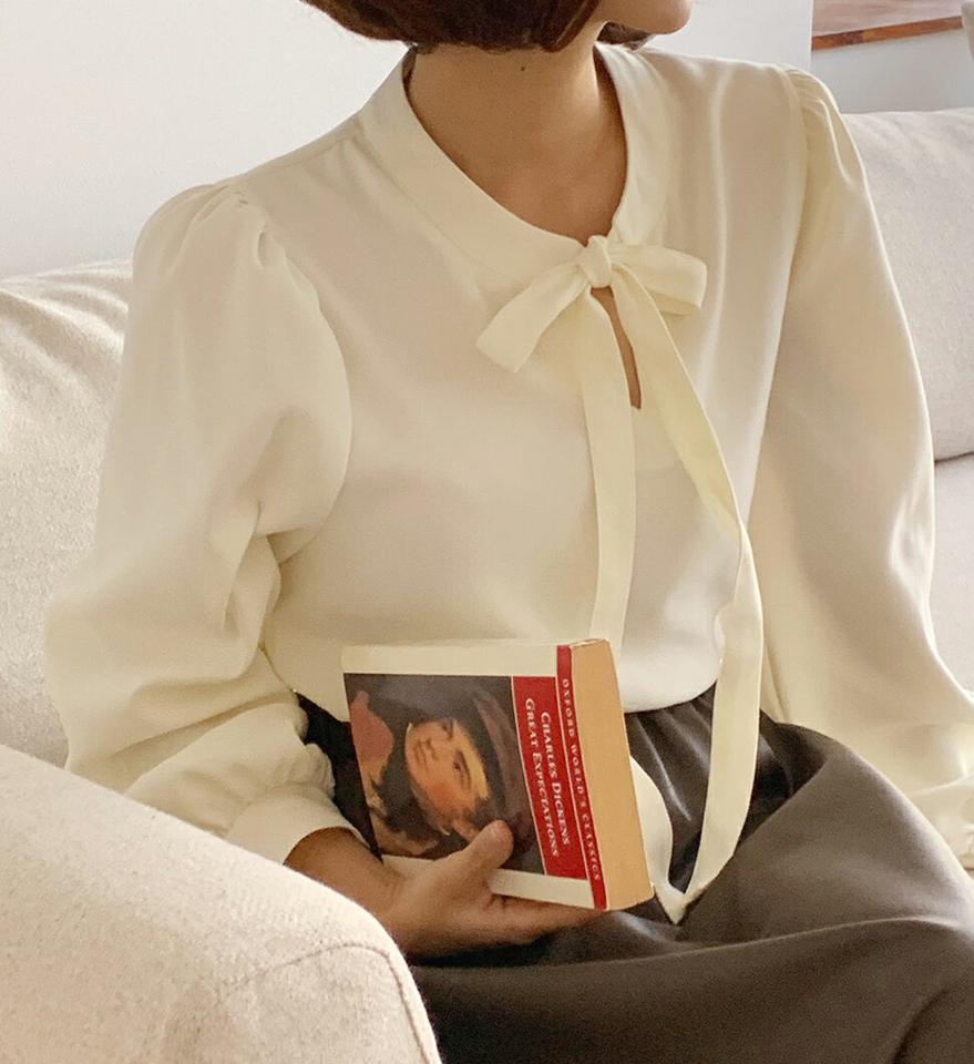 ボウタイパフブラウス・全3色・t66433 レディース 【bl】韓国ファッション トップス ブラウス 長袖 ラウンドネック ボウタイ パフスリーブ 襟コン リボン スリット 無地 シンプル 大人 体型カバー カジュアル フェミニン 秋 冬