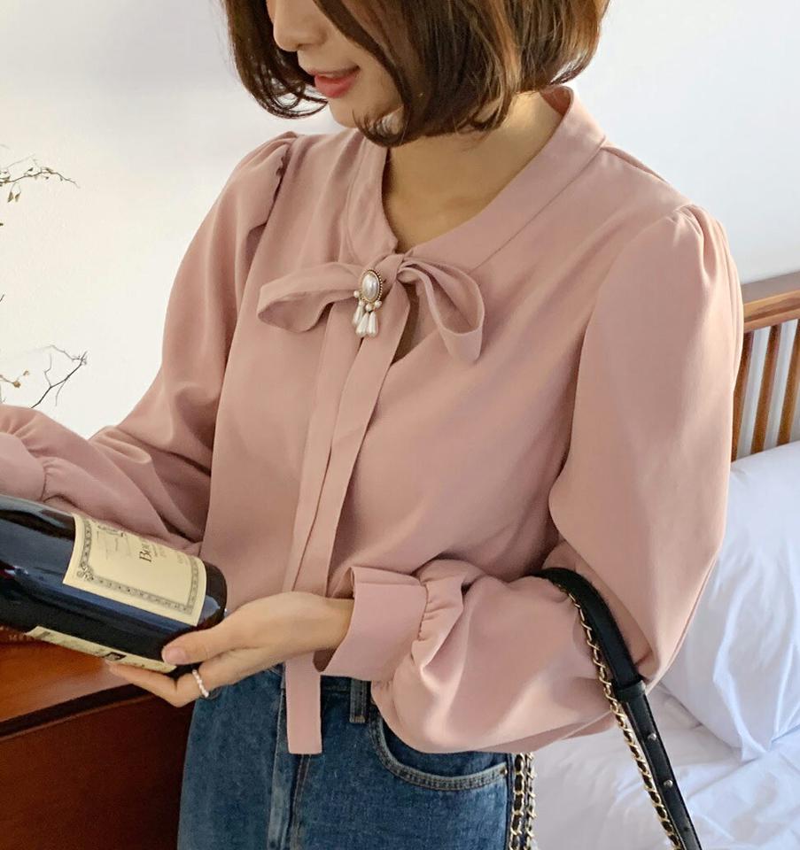 ボウタイパフブラウス・全3色・t66433 レディース 【bl】韓国ファッション トップス ブラウス 長袖 ラウンドネック ボウタイ パフスリーブ 襟コン リボン スリット 無地 シンプル 大人 体型カバー カジュアル フェミニン 秋 冬