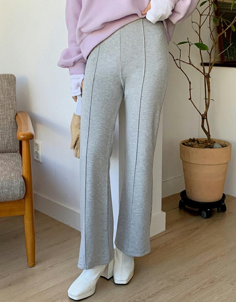 裏起毛センタープレスフレアパンツ・全2色・t66399 レディース 【pt】韓国ファッション ボトムス ロング ロングパンツ パンツ 裏起毛 センタープレス フレアパンツ 無地 シンプル ウエストゴム 体型カバー カジュアル フェミニン 秋 冬