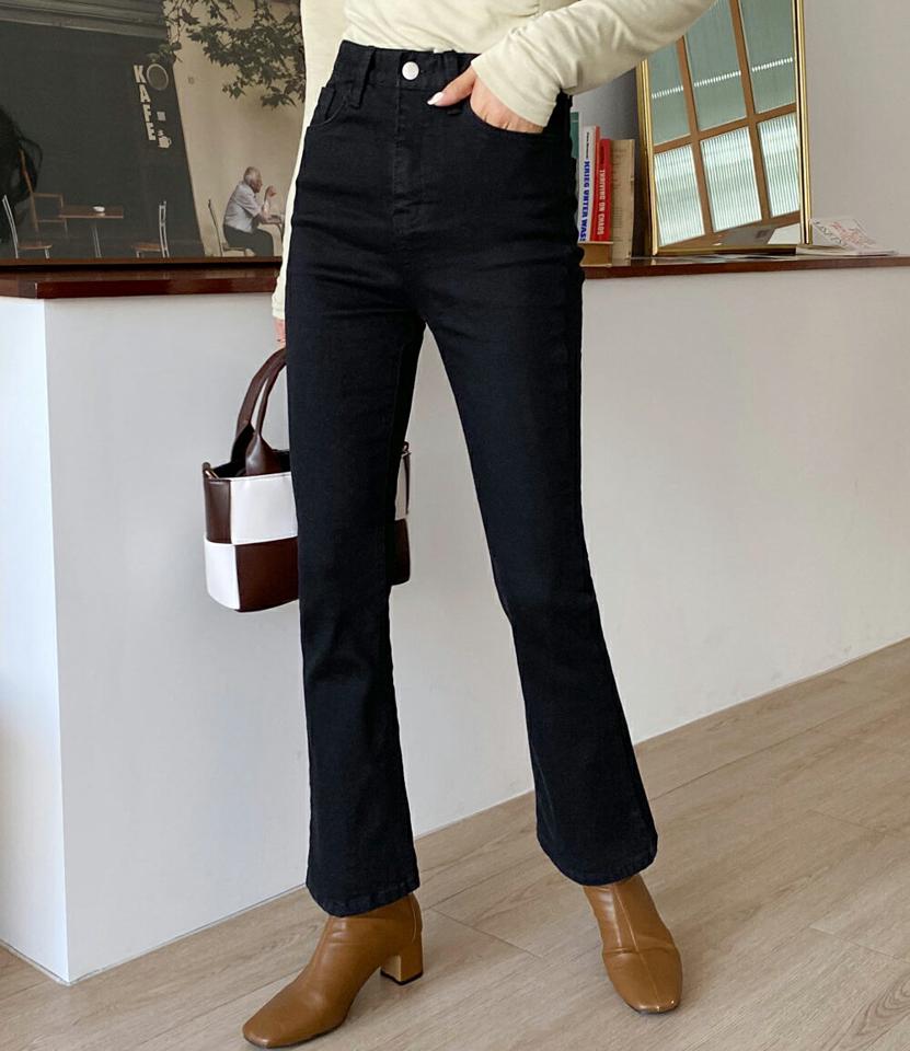 裏起毛ブラックセミフレアパンツ・全1色・t66397 レディース 【pt】韓国ファッション ボトムス ロング ロングパンツ パンツ 裏起毛 セミフレア ボタン ポケット 無地 ベーシック シンプル 体型カバー カジュアル フェミニン 秋 冬