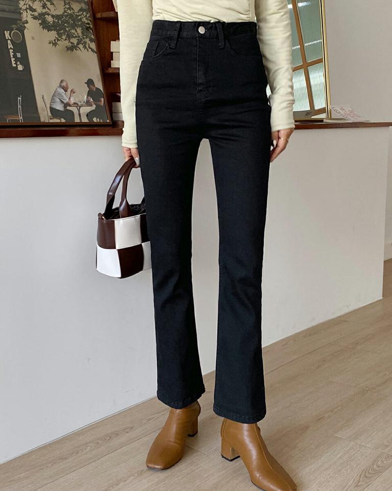 裏起毛ブラックセミフレアパンツ・全1色・t66397 レディース 【pt】韓国ファッション ボトムス ロング ロングパンツ パンツ 裏起毛 セミフレア ボタン ポケット 無地 ベーシック シンプル 体型カバー カジュアル フェミニン 秋 冬