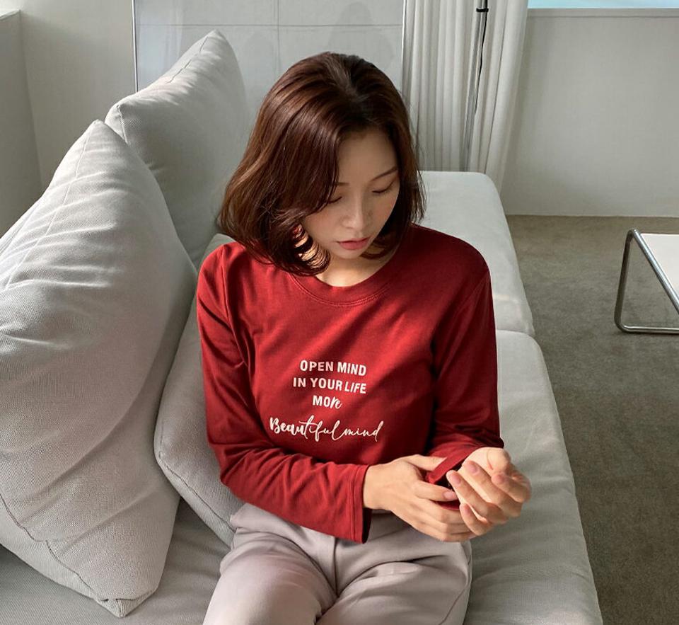 裏起毛レタリングサイドスリットTシャツ・全4色・b66003 レディース 【tops】韓国ファッション トップス Tシャツ 大人 長袖 ラウンドネック 裏起毛 レタリング ロゴ スリット スリム シンプル 細身 フェミニン カジュアル 秋 冬