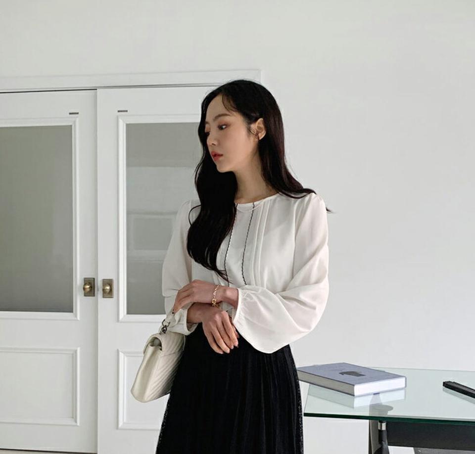 スカラップ刺?ピンタックブラウス・全3色・65964 レディース 【bl】韓国ファッション トップス ブラウス 長袖 ラウンドネック スカラップ 刺? ピンタック ボタン パフスリーブ シンプル 大人 体型カバー カジュアル フェミニン 秋 冬