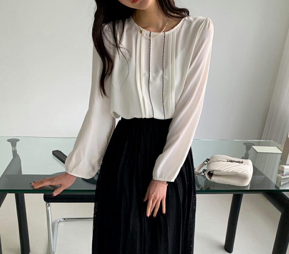 スカラップ刺?ピンタックブラウス・全3色・65964 レディース 【bl】韓国ファッション トップス ブラウス 長袖 ラウンドネック スカラップ 刺? ピンタック ボタン パフスリーブ シンプル 大人 体型カバー カジュアル フェミニン 秋 冬
