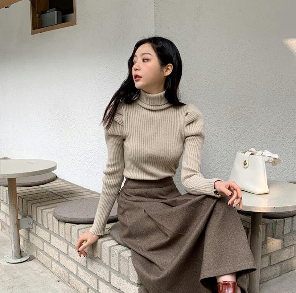 タートルネックパフリブニット・全3色・b65996 レディース 【tops】韓国ファッション トップス ニット 大人 長袖 タートルネック パフスリーブ リブ アンバランス丈 スリット スリム 無地 シンプル 体型カバー フェミニン カジュアル 秋 冬