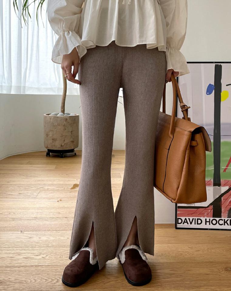 スリットフレアニットパンツ・全4色・b71376 レディース 【pt】パンツ ニット ズボン ロングパンツ ニットパンツ フレアパンツ スリット 単色 無地 シンプル カジュアル ウエストゴム ラフ 大人 秋 冬 韓国ファッション ハイホリHIHOLLI