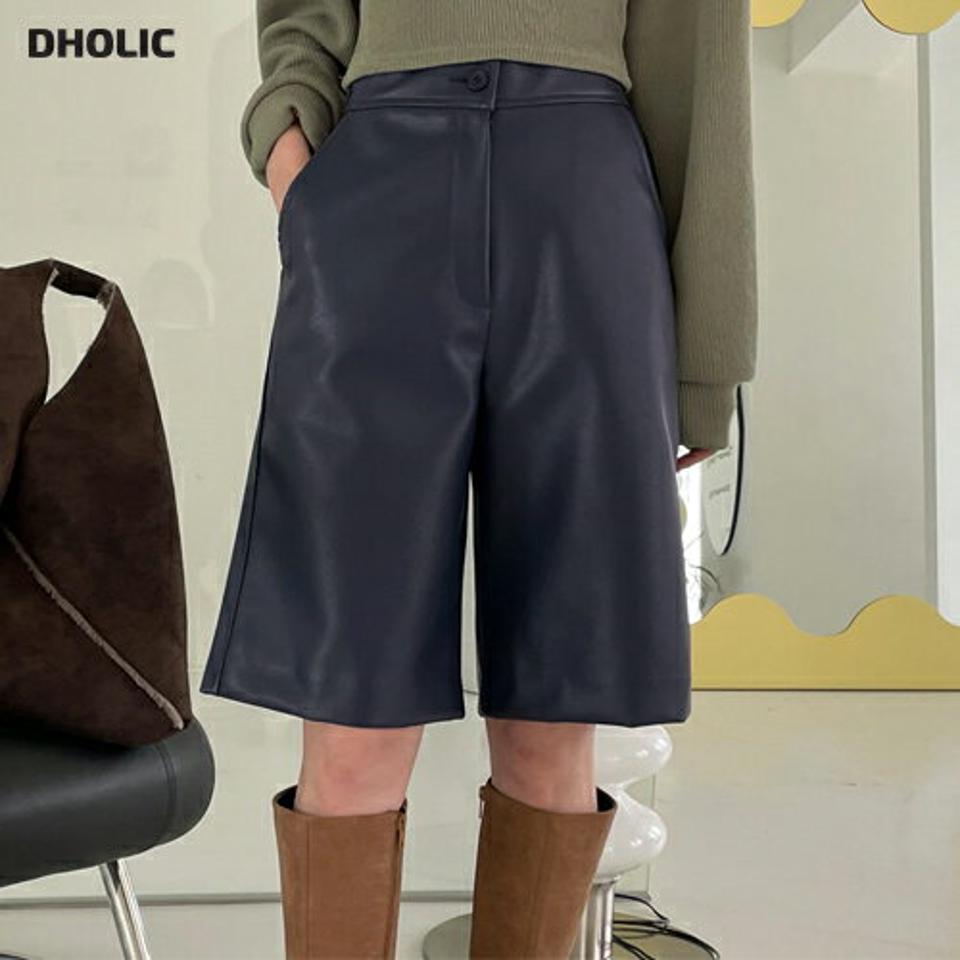 レザー調ハーフパンツ・全3色・b71374 レディース 【pt】パンツ ズボン ハーフパンツ 半ズボン 単色 無地 シンプル かっこいい モダン クール 大人 ハイウエスト 秋 春 春 韓国ファッション ハイホリHIHOLLI