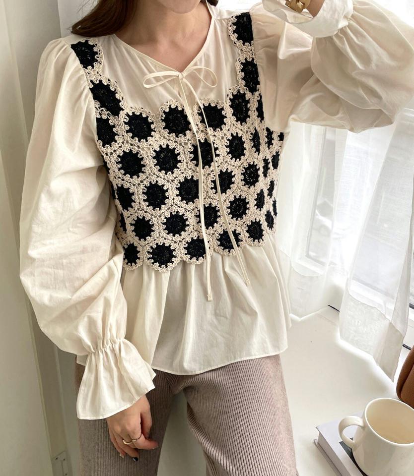 レースストラップブラウス・全2色・t71366 レディース 【bl】トップス ブラウス 長袖 レース 重ね着 レイヤード風 かわいい スリット カジュアル パフスリーブ パフ袖 秋 冬 韓国ファッション ハイホリHIHOLLI