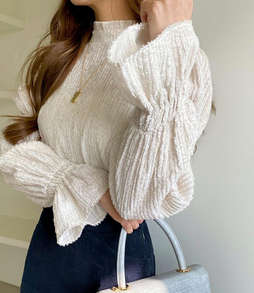 シャーリングフリンジブラウス・全2色・t00782 レディース 【bl】トップス ブラウス 長袖 フリンジ シャーリング 袖コンシャス フェミニン 大人 きれいめ フリル ハーフネック 上品 秋 冬 韓国ファッション ハイホリHIHOLLI