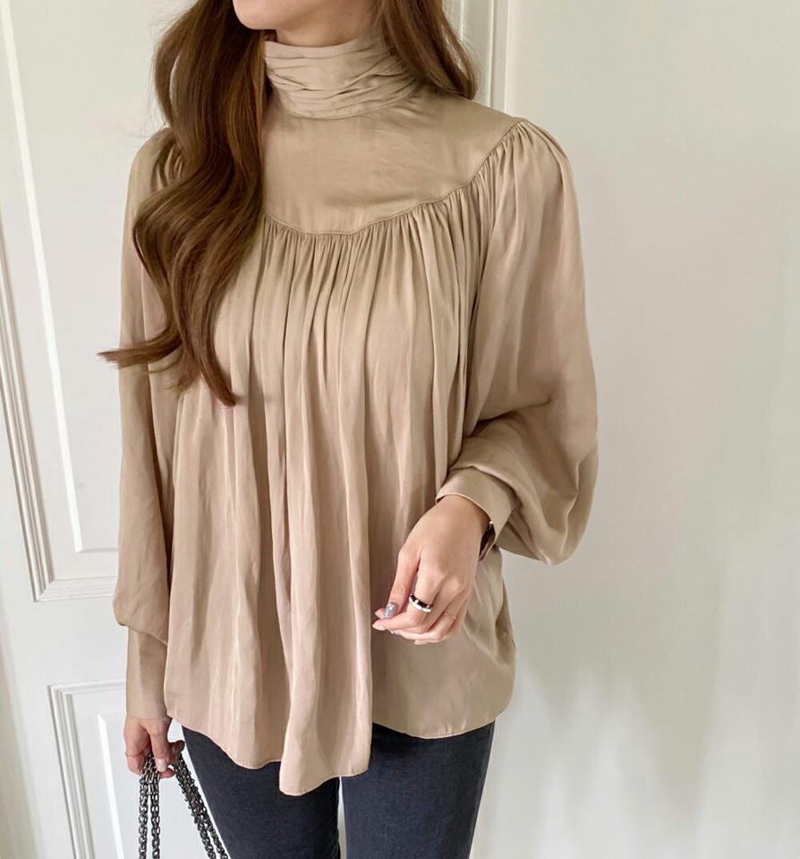 ハイネックギャザーフレアブラウス・全4色・b00783 レディース 【bl】トップス ブラウス 長袖 ギャザー ハイネック フレア フェミニン 大人 光沢感 単色 アンバランス 上品 秋 冬 韓国ファッション ハイホリHIHOLLI