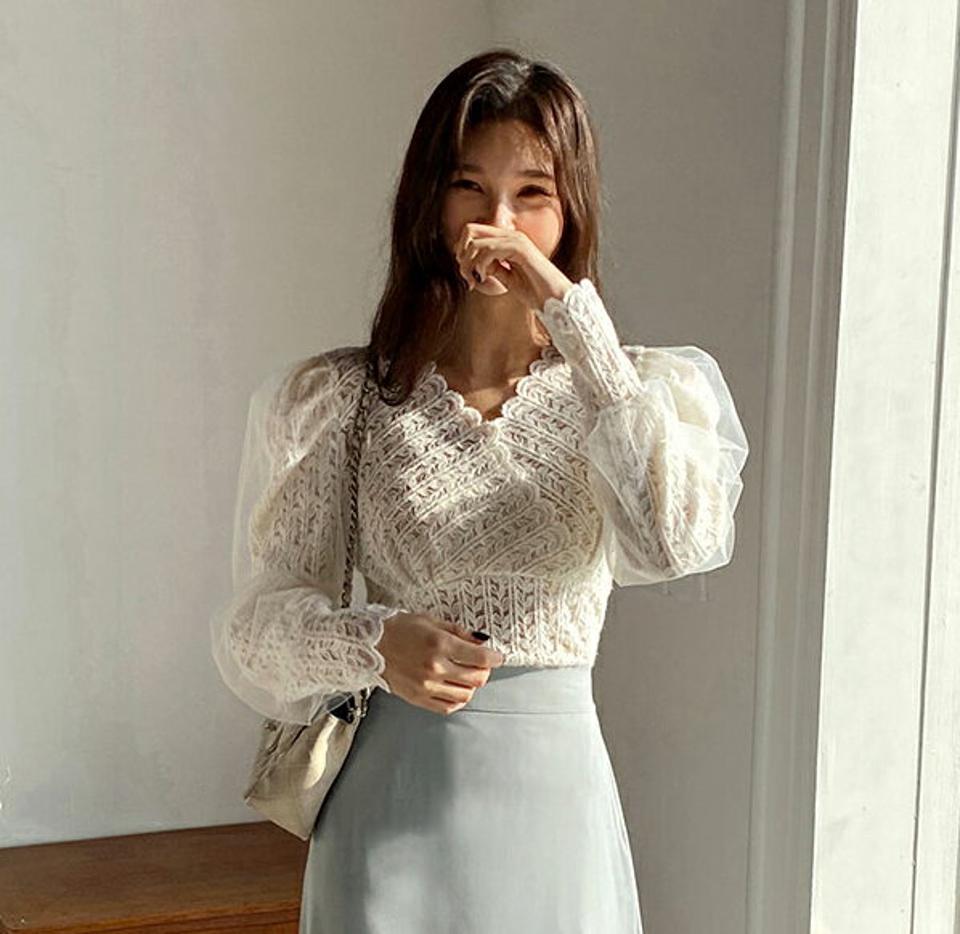 起毛リーフレースパフブラウス・全4色・t63115 レディース 【bl】韓国ファッション トップス ブラウス 長袖 Vネック 起毛 リーフ レース パフスリーブ カシュクール シンプル 大人 体型カバー カジュアル フェミニン 秋 冬