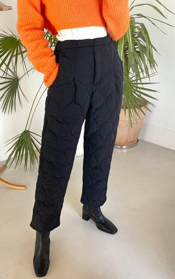 ウェーブキルティングパンツ・全2色・t63110 レディース 【pt】韓国ファッション ボトムス ロング ロングパンツ パンツ ウェーブ キルティングパンツ ウエストゴム シンプル 体型カバー カジュアル フェミニン 秋 冬