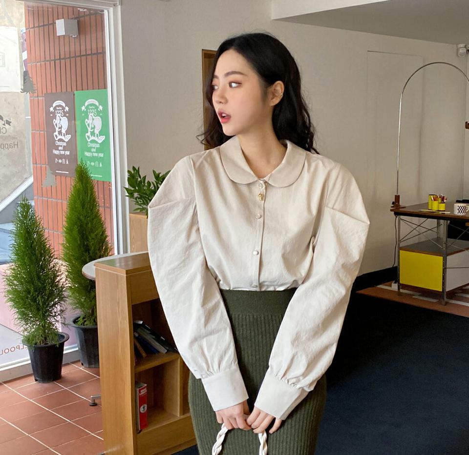 パフラウンドカラーシャツ・全3色・t66024 レディース 【bl】韓国ファッション トップス ブラウス 長袖 ラウンドカラーネック アンバランス ボタン パフスリーブ 無地 シンプル 大人 体型カバー カジュアル フェミニン 秋 冬