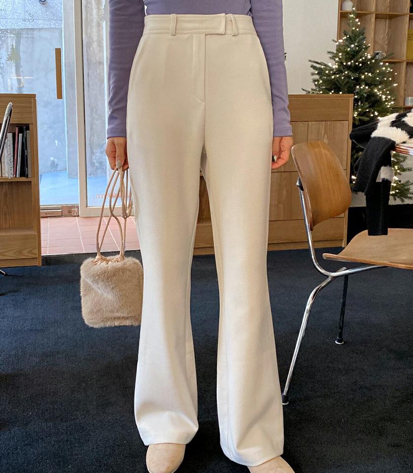 セミフレアスラックス・全2色・t66056 レディース 【pt】韓国ファッション ボトムス ロング ロングパンツ スラックスパンツ スラックス セミフレア 無地 シンプル ベルトループ ブーツカット 体型カバー カジュアル フェミニン 秋 冬