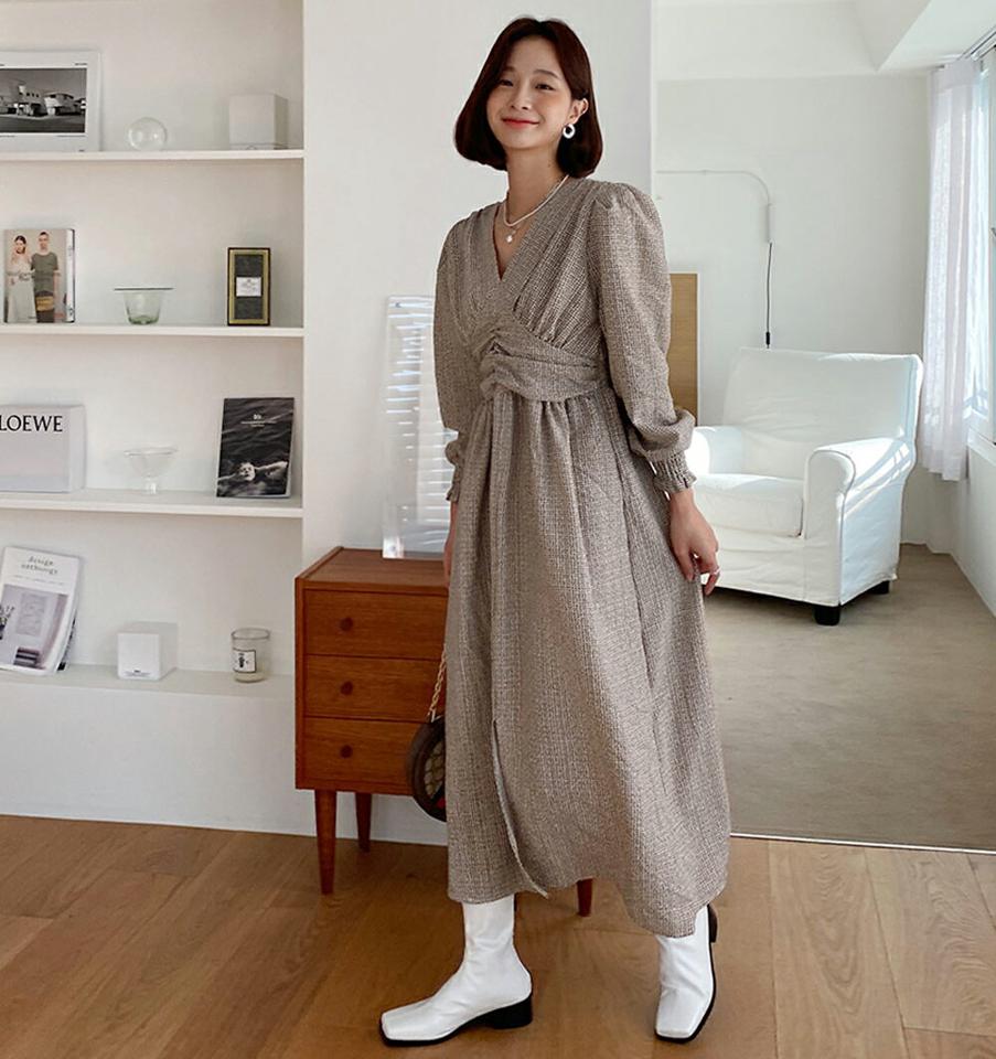 Vネックギャザーパターンワンピース・全2色・t63395 レディース 【ops】韓国ファッション ワンピース ロング ロングワンピース 長袖 Vネック ギャザー パターン パフスリーブ ロング丈 シンプル 体型カバー ガーリー フェミニン カジュアル 秋 冬