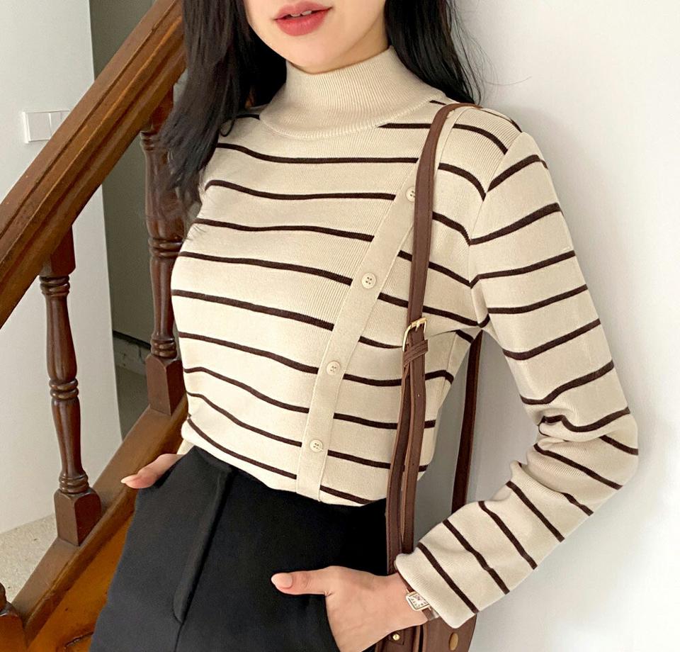 【只今10%OFF】フェイクボタンボーダーニット・全4色・b01814 レディース 【tops】韓国ファッション トップス ニット 長袖 ハーフネック フェイクボタン ボーダー 配色 異素材 フェミニン シンプル デイリー 異素材 体型カバー カジュアル 秋 冬 NIJU【ニットセール】