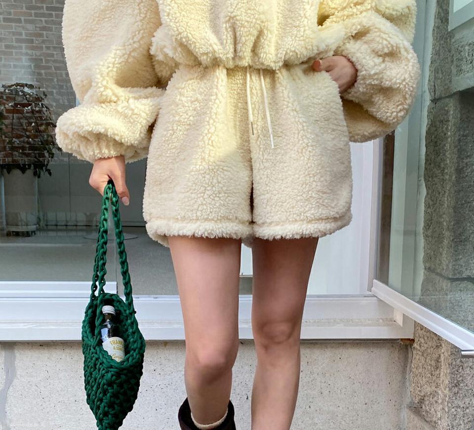 ボアショートパンツ・全2色・t01826 レディース 【pt】韓国ファッション ボトムス パンツ ショート ショートパンツ ボア ショート丈 デイリー ウエストゴム ポケット 無地 シンプル 足長 体型カバー 秋 冬 NIJU