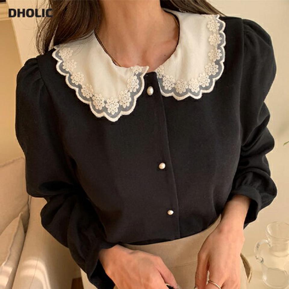 レースカラーパール調ボタンブラウス・全2色・b66058 レディース 【bl】韓国ファッション トップス ブラウス 長袖 フラワー刺? 花柄刺繍 レースカラー パール調 ボタン パフスリーブ 無地 シンプル 大人 体型カバー カジュアル フェミニン 秋 冬
