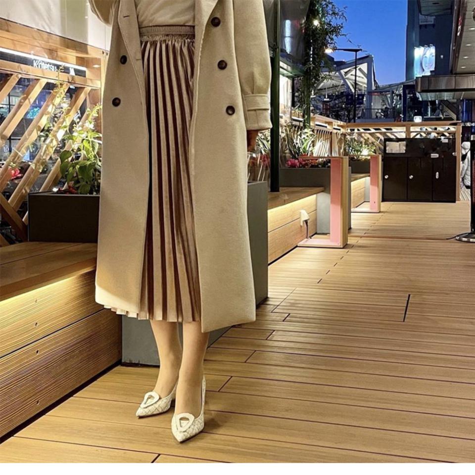 造形的バックルがアクセント！美シルエットパンプス
