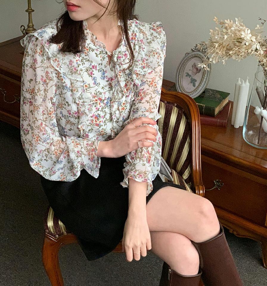 フリルフローラルリボンブラウス・全4色・t00004 レディース 【bl】韓国ファッション トップス ブラウス 長袖 ボウタイ フリル フローラル 花柄 襟コン フラワー リボン スリット シンプル 大人 体型カバー カジュアル フェミニン 秋 冬