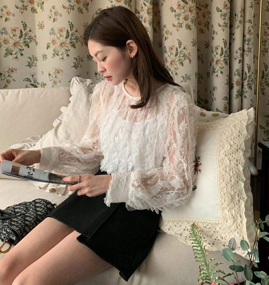 フラワーレースシアーブラウス・全3色・t00005 レディース 【bl】韓国ファッション トップス ブラウス 長袖 ラウンドネック 花柄 フラワー レース シアー シースルー ボタン シンプル 大人 体型カバー カジュアル フェミニン 秋 冬