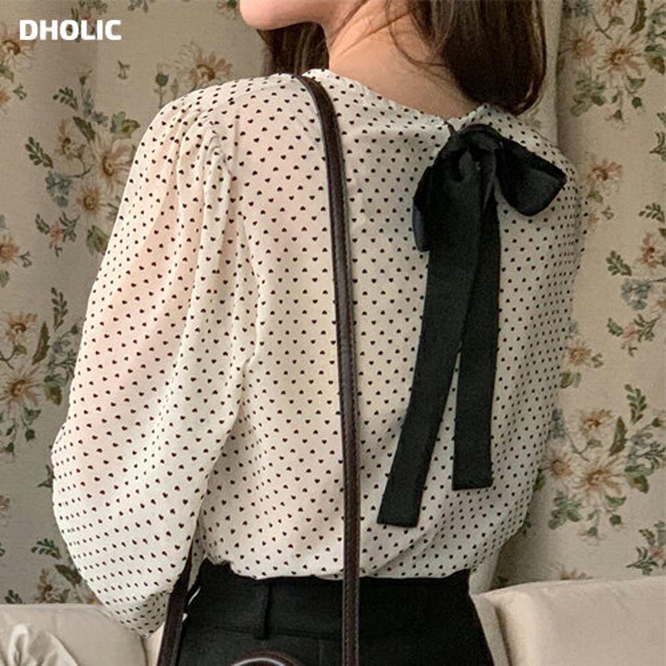 ハートバックリボンブラウス・全2色・t00006 レディース 【bl】韓国ファッション トップス ブラウス 長袖 ラウンドネック ハート バックリボン ボタン ストラップ ギャザー シンプル 大人 体型カバー カジュアル フェミニン 秋 冬