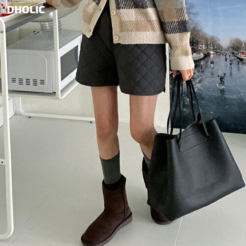 キルティングショートパンツ・全2色・t66457 レディース 【pt】韓国ファッション ボトムス ショート ショートパンツ ダイヤキルティング スリット ショート丈 ウエストゴム 美脚 シンプル 体型カバー 細身 足長 着痩せ カジュアル 秋 冬