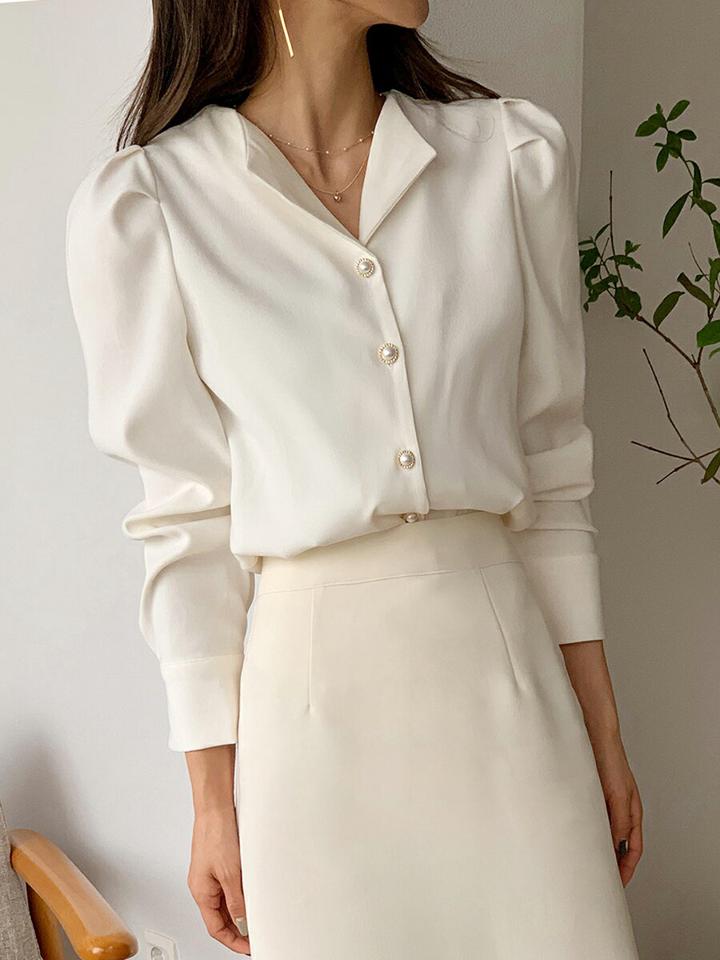 パール調パフボタンブラウス・全3色・b63158 レディース 【bl】 韓国ファッション トップス ブラウス 長袖 パフスリーブ 襟 カラー パールボタン 大人 上品 とろみ オフィス フォーマル スーツ カジュアル 秋 冬