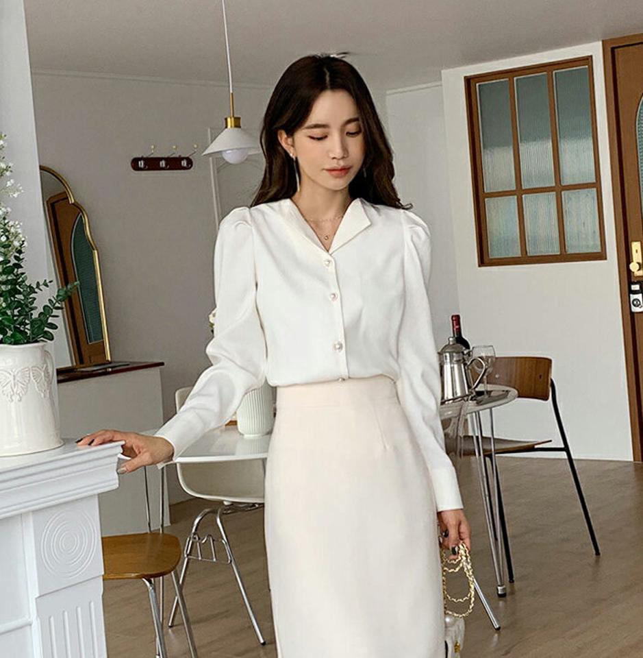 パール調パフボタンブラウス・全3色・b63158 レディース 【bl】 韓国ファッション トップス ブラウス 長袖 パフスリーブ 襟 カラー パールボタン 大人 上品 とろみ オフィス フォーマル スーツ カジュアル 秋 冬