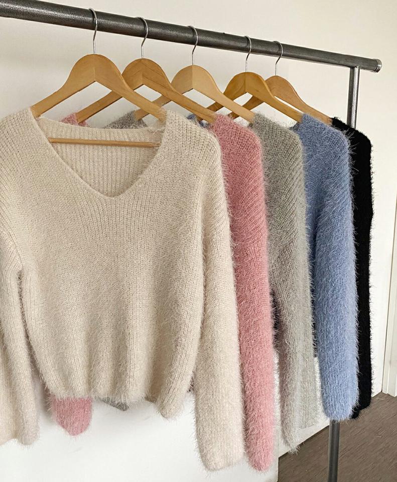 ファータッチVネックニット・全5色・t00009 レディース 【tops】 韓国ファッション トップス ニット Vネック 長袖 デコルテ ファー フェザー パイル シャギー ブークレ ショート丈 ルーズ パステルカラー 無地 カジュアル 秋 冬