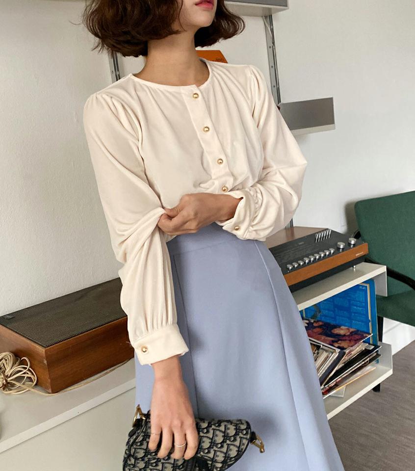 【10%OFF】ベロアラウンドボタンブラウス・全2色・b00034 レディース 【bl】 韓国ファッション トップス ブラウス ラウンドネック ボタン 前開 長袖 ベロア ベルベット ベッチン ビーロード ソフト やわらかい 無地 カジュアル 秋 冬【blセール】