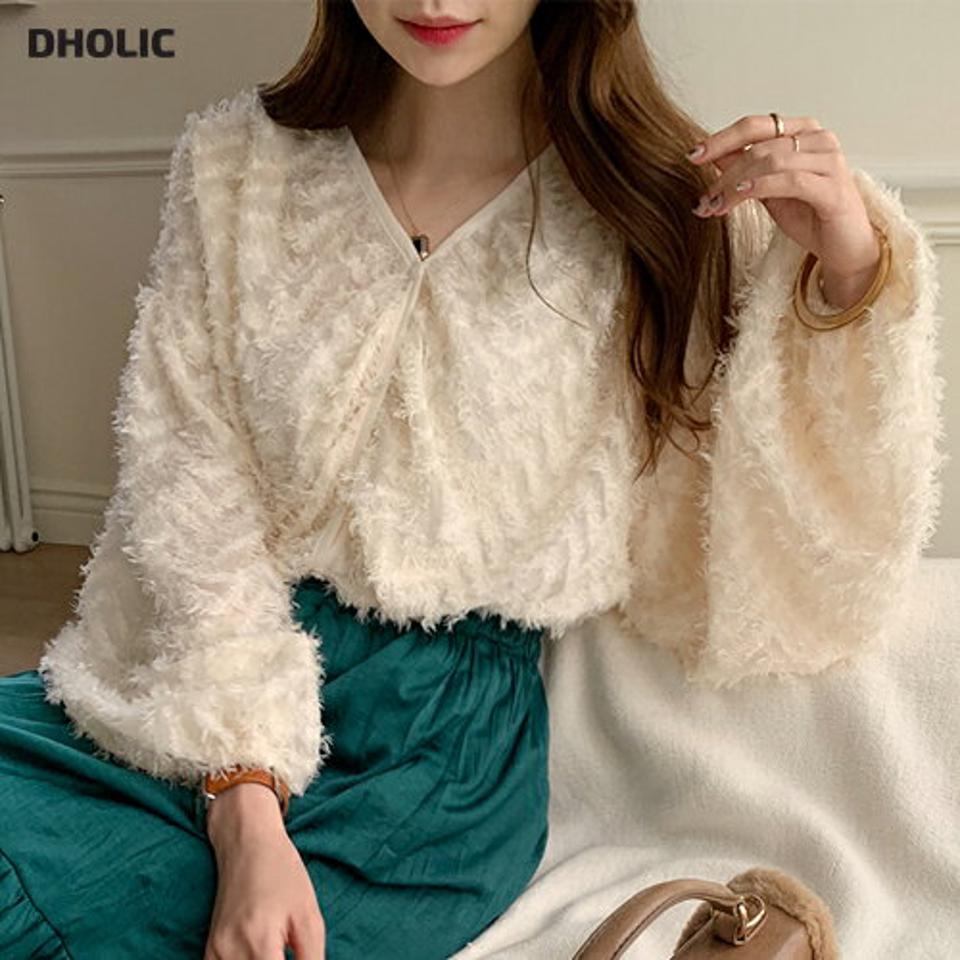 【10%OFF】フェザー調ギャザーブラウス・全2色・b71440 レディース 【bl】 韓国ファッション トップス ブラウス Vネック 長袖 パフスリーブ ボリュームスリーブ ボリューム袖 フェザー パイル ブークレ 無地 カジュアル 冬 ハイホリHIHOLLI【blセール】