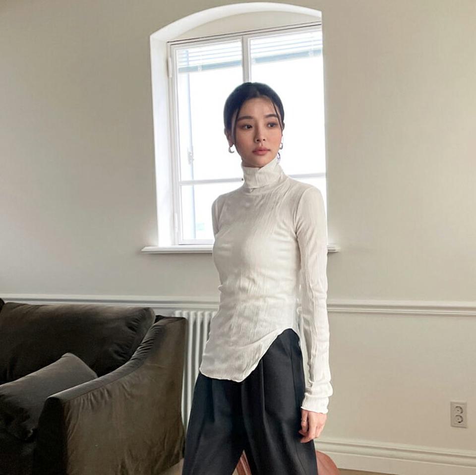 タートルリンクルスリムTシャツ・全2色・t71443 レディース 【tops】 韓国ファッション トップス Tシャツ カットソー タートルネック ハイネック 長袖 スリム 細身 タイト 無地 リンクル サイドスリット カジュアル 冬 ハイホリHIHOLLI