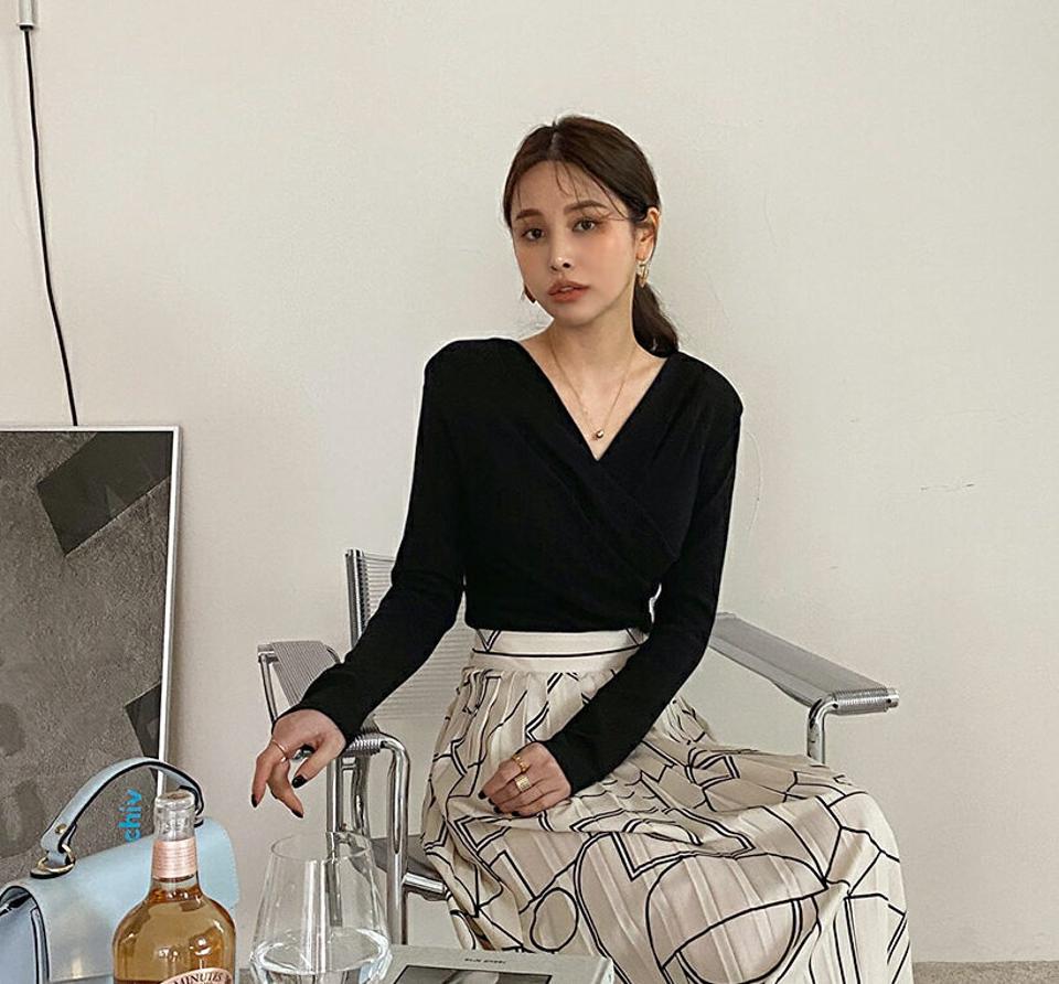VネッククロスツイストTシャツ・全5色・t00002 レディース 【tops】 韓国ファッション トップス Tシャツ カットソー Vネック ラップ カシュクール スリム 細身 肩パッド 長袖 無地 カジュアル 冬 ハイホリHIHOLLI