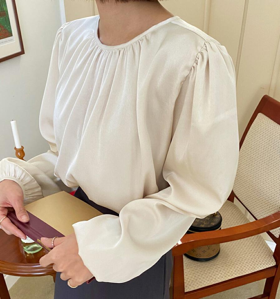 ラウンドパフブラウス・全4色・t66518 レディース 【bl】韓国ファッション トップス ブラウス 長袖 ラウンドネック パフスリーブ ギャザー ボタン 無地 シンプル 光沢 大人 体型カバー カジュアル フェミニン 春 秋 冬