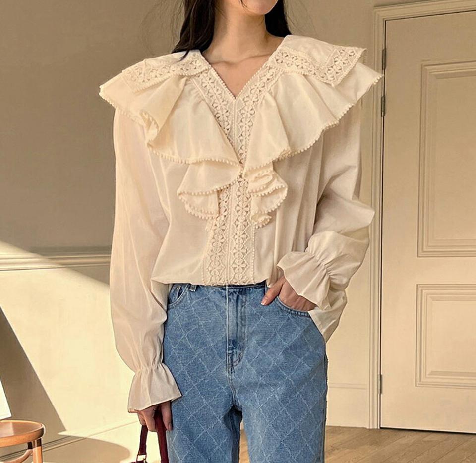 フリルレースブラウス・全3色・t00034 レディース 【bl】韓国ファッション トップス ブラウス 長袖 Vネック フリル レース ポンポン セーラーカラー シンプル 大人 ルーズ 体型カバー カジュアル フェミニン 春 秋 冬