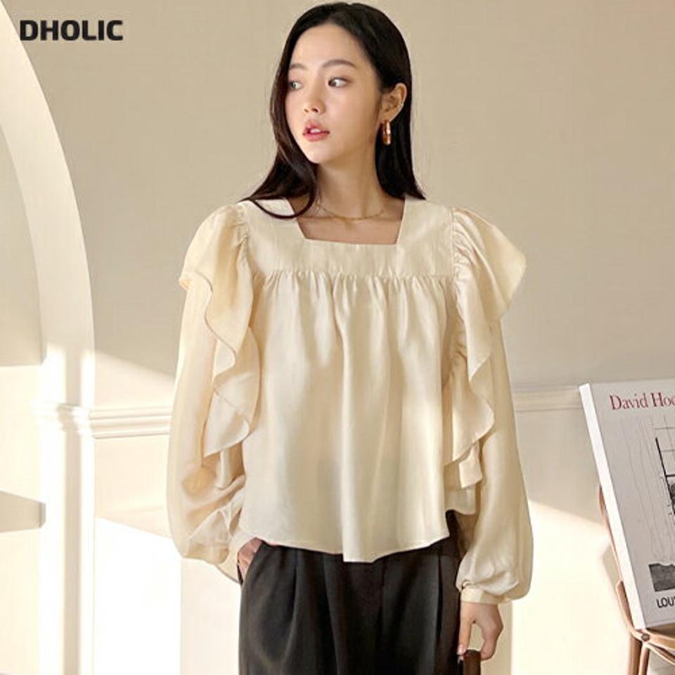 スクエアフリルブラウス・全2色・t00035 レディース 【bl】韓国ファッション トップス ブラウス 長袖 スクエアネック フリル モダン ギャザー スリット ボタン 無地 シンプル 大人 体型カバー カジュアル フェミニン 春 秋 冬