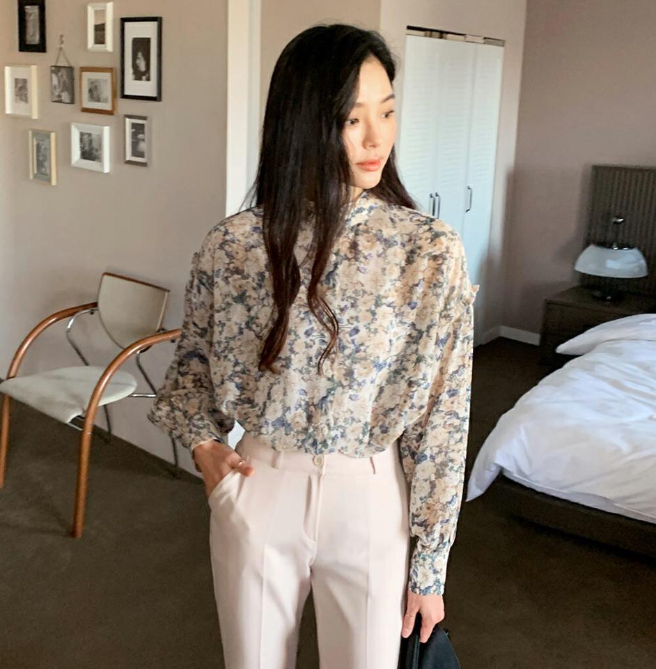 即日配送 フラワーフリルブラウス・全2色・b64537 レディース 【bl】トップス ブラウス 長袖 花柄 フリル ガーリー 大人 フェミニン 華やか かわいい 可愛い 秋 冬 春 韓国ファッション ハイホリHIHOLLI