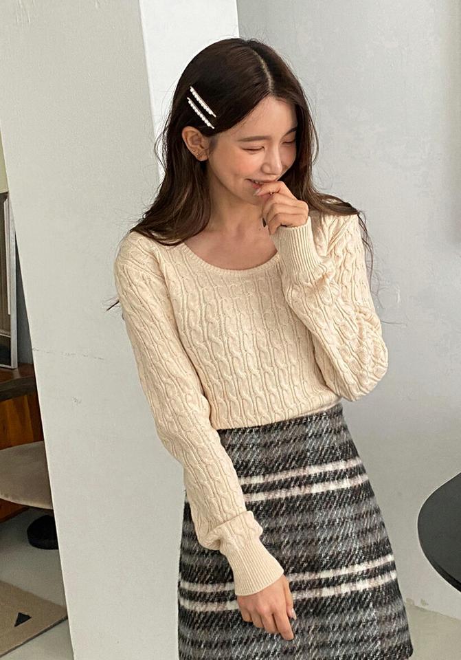 カシミヤ混ケーブルニット・全4色・t01866 レディース 【tops】韓国ファッション トップス ニット 長袖 Uネック カシミヤ混 ケーブル編み フェミニン シンプル デイリー 体型カバー カジュアル 秋 冬 NIJU