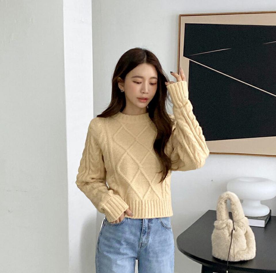 ラウンドケーブルニット・全4色・t01867 レディース 【tops】韓国ファッション トップス ニット 長袖 ラウンドネック ルーズ アーガイル編み ケーブルニット クロップド丈 フェミニン シンプル デイリー 体型カバー カジュアル 秋 冬 NIJU