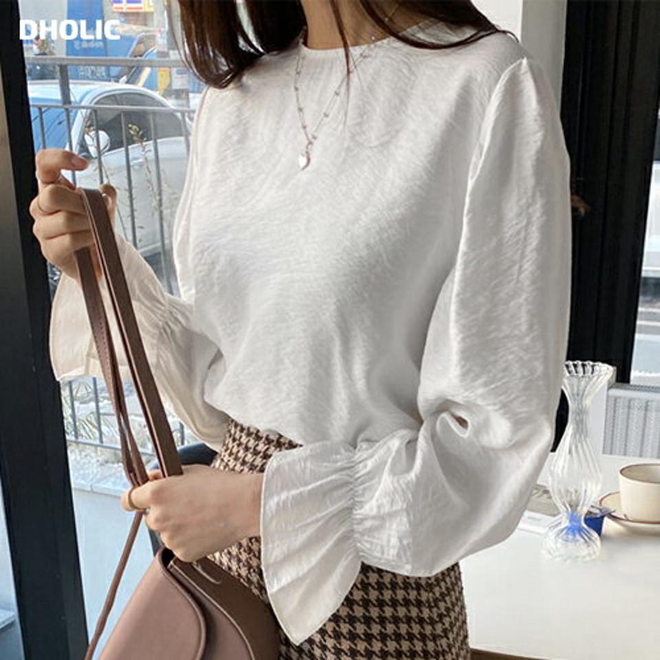 パフスリーブブラウス・全4色・t66162 レディース 【bl】韓国ファッション トップス ブラウス 長袖 ラウンドネック パフスリーブ シルキー パール調 ボタン シンプル 大人 体型カバー カジュアル フェミニン 春 秋 冬