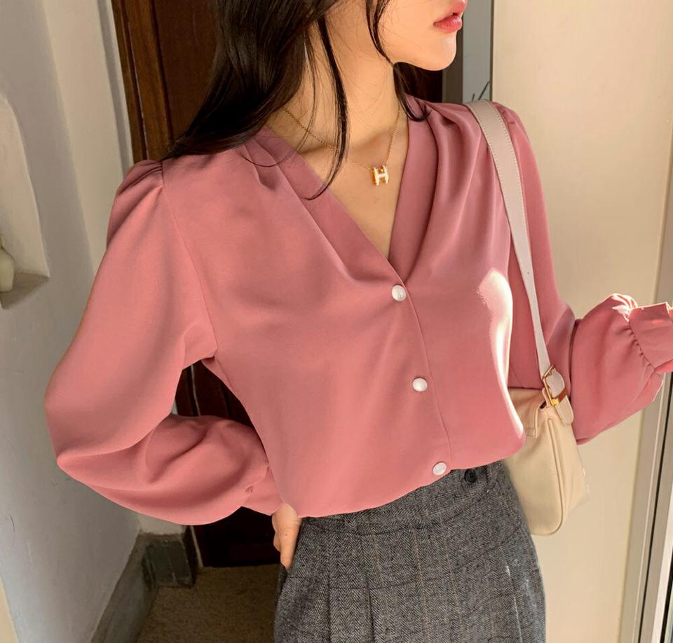 Vネックギャザーブラウス・全4色・t00068 レディース 【bl】韓国ファッション トップス ブラウス 長袖 Vネック ギャザー 無地 ボタン パフスリーブ シンプル 大人 ルーズ 体型カバー カジュアル フェミニン 春 秋 冬
