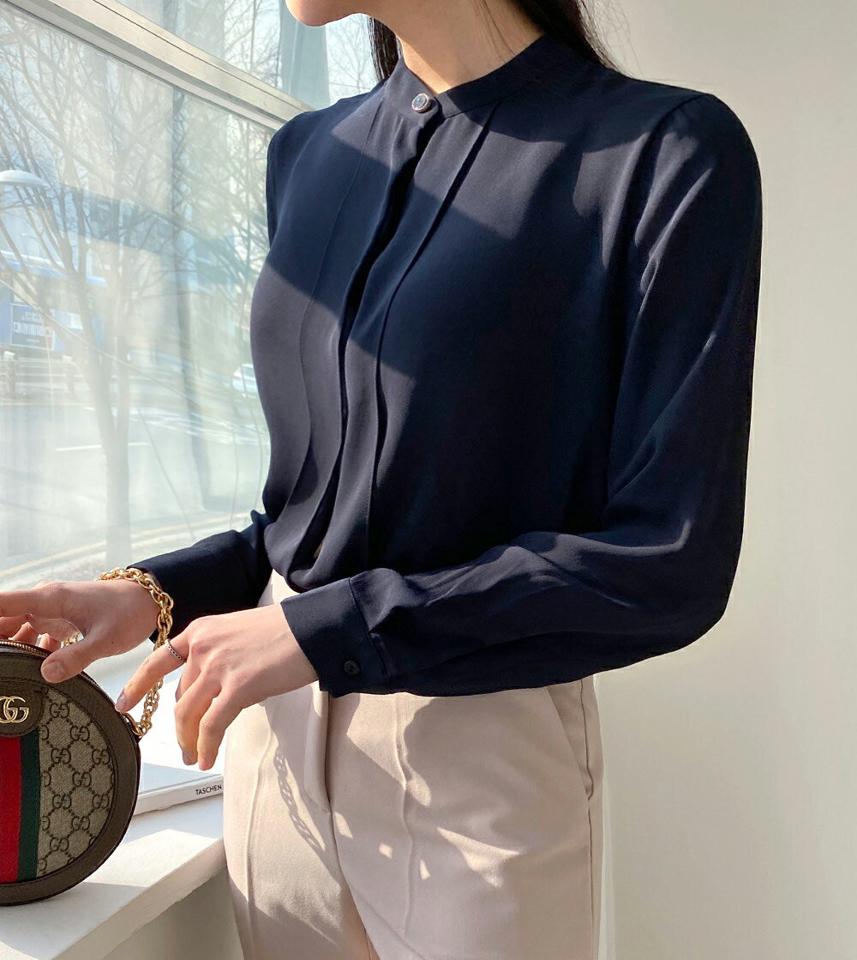 タックボタンブラウス・全4色・t00083 レディース 【bl】韓国ファッション トップス ブラウス 長袖 バンドカラー タック カフス ボタン ラウンドカット 無地 シンプル 大人 体型カバー カジュアル フェミニン 春 秋 冬