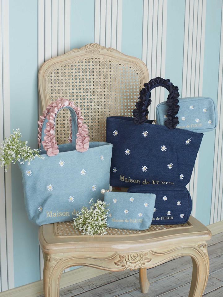 デイジーデニム刺繍スクエアポーチ