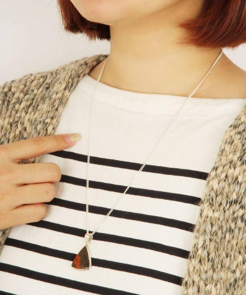 【フランス１点もの】レッドアゲート三角ネックレス